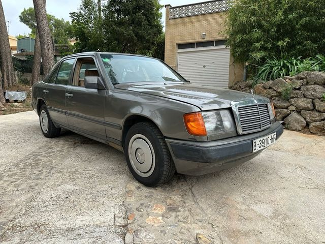 Mercedes-Benz Clase E 1986