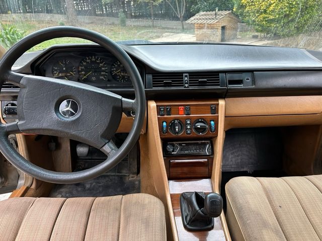 Mercedes-Benz Clase E 1986