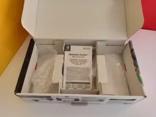 CAJA NINTENDO SWITCH EDICIÓN SÚPER SMASH BROS