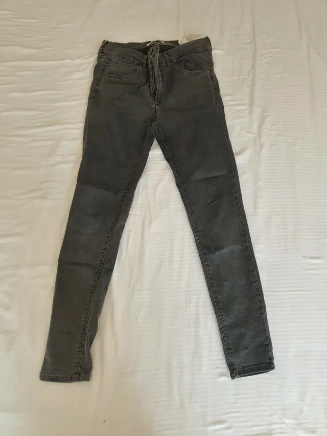 Pantalón gris Pull&Bear