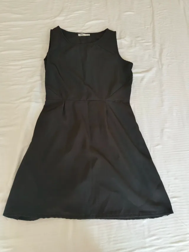 Vestido negro sin mangas