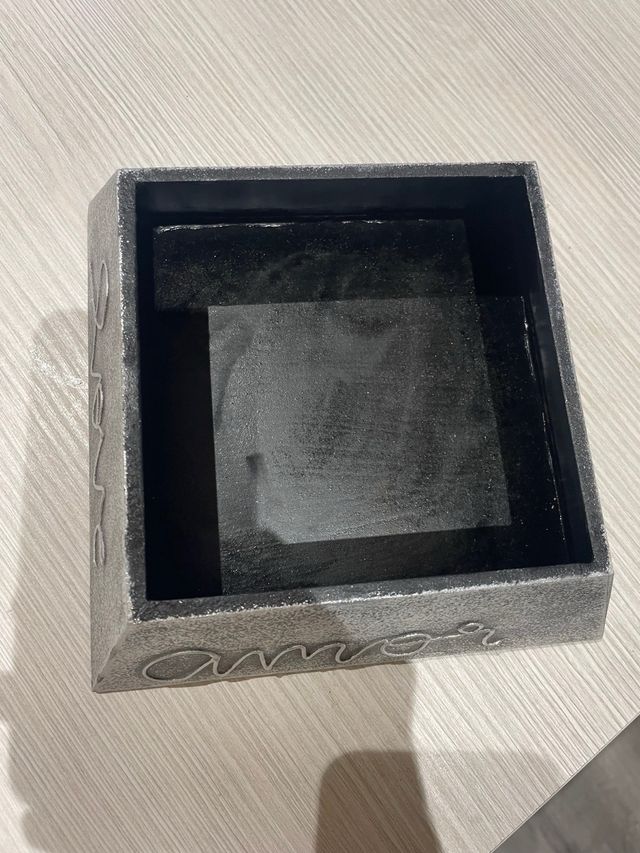 Pirámide Decorativa Gris Plateado