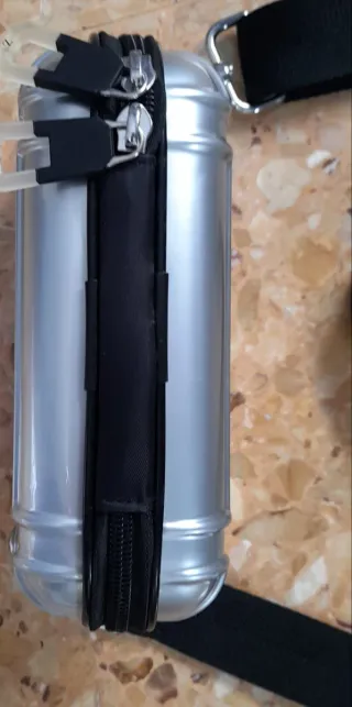 Bolso plateado Zara sin usar.