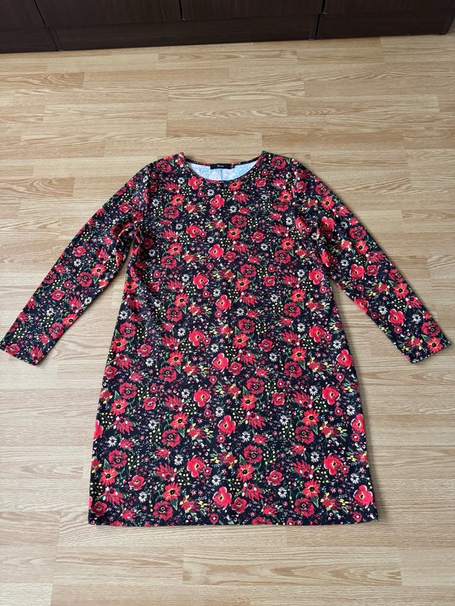 Vestido floral negro y rojo