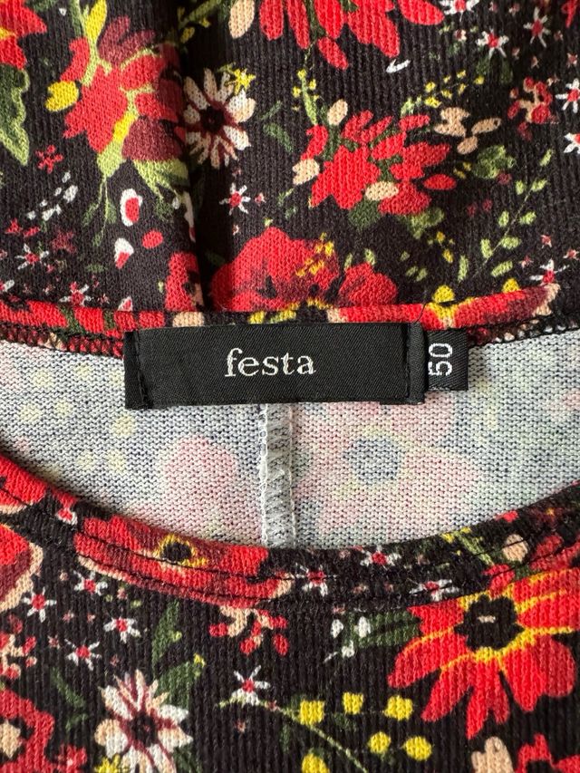 Vestido floral negro y rojo