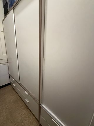 Armadi bianchi in set