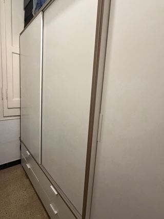 Armadi bianchi in set