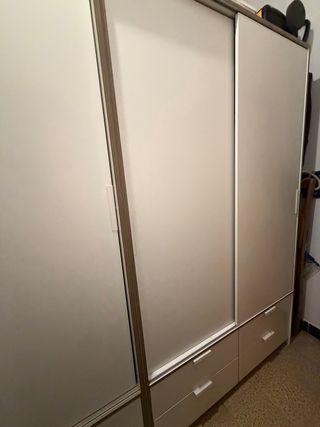 Armadi bianchi in set