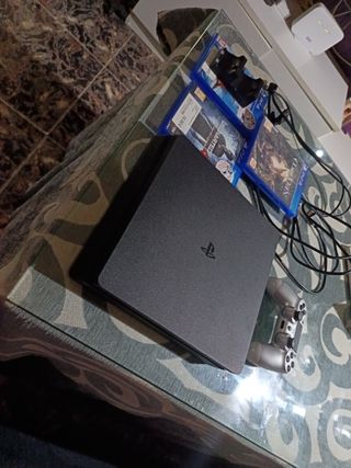 PS4 (PlayStation 4) Negra + Mando y Juegos