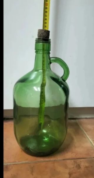 Botijo de cristal verde con asa