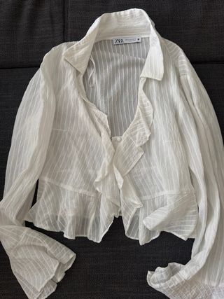 Blusa Zara blanca volantes talla M