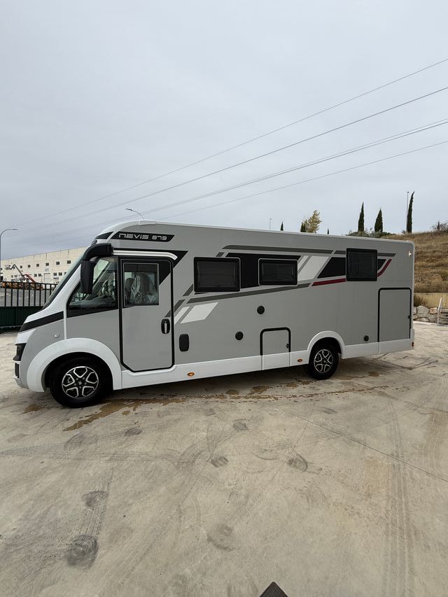 Autocaravana Integral McLouis Nevis 879