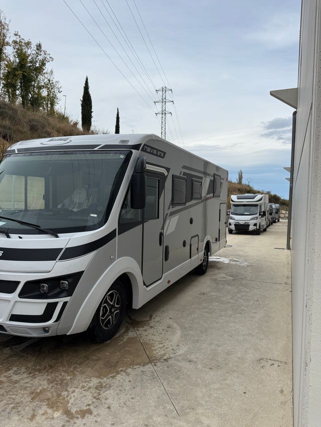 Autocaravana Integral McLouis Nevis 879