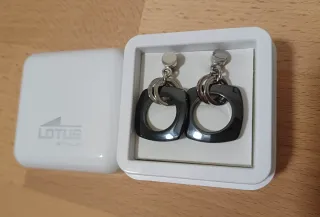 Pendientes Lotus Cuadrados Negros y Plateados