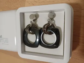 Pendientes Lotus Cuadrados Negros y Plateados