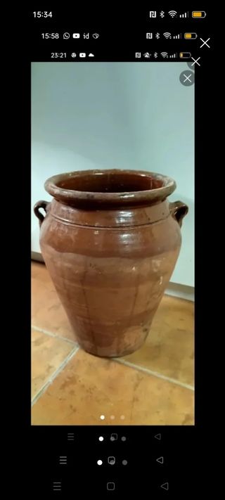 Botijo de barro antiguo