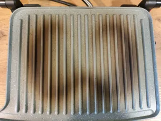 Parrilla eléctrica Cecotec Rock'nGrill 2000W.