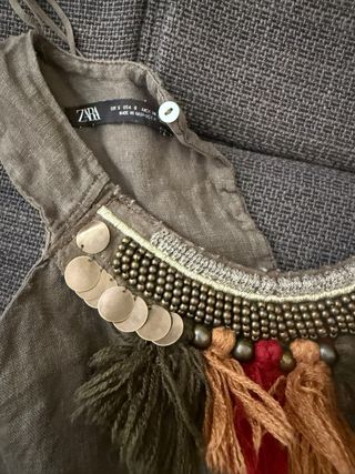 Top étnico con abalorios y flecos