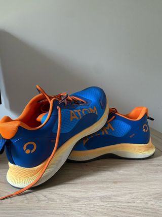 Zapatillas Atom Azul y Naranja