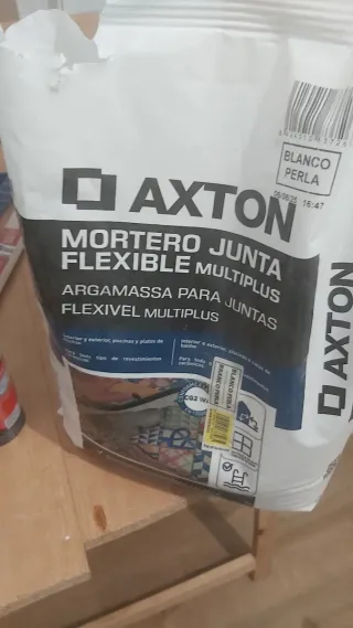 Ladrillos,pladur y manguito inodoro