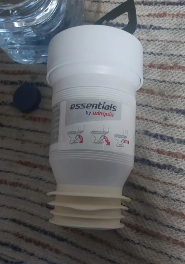 Ladrillos,pladur y manguito inodoro