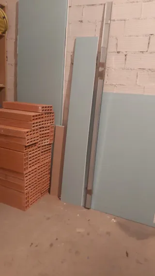 Ladrillos,pladur y manguito inodoro