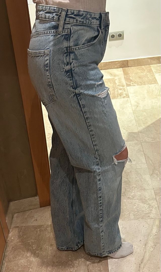 Jeans H&M roturas y desgaste T. 44 (equivale a 42)
