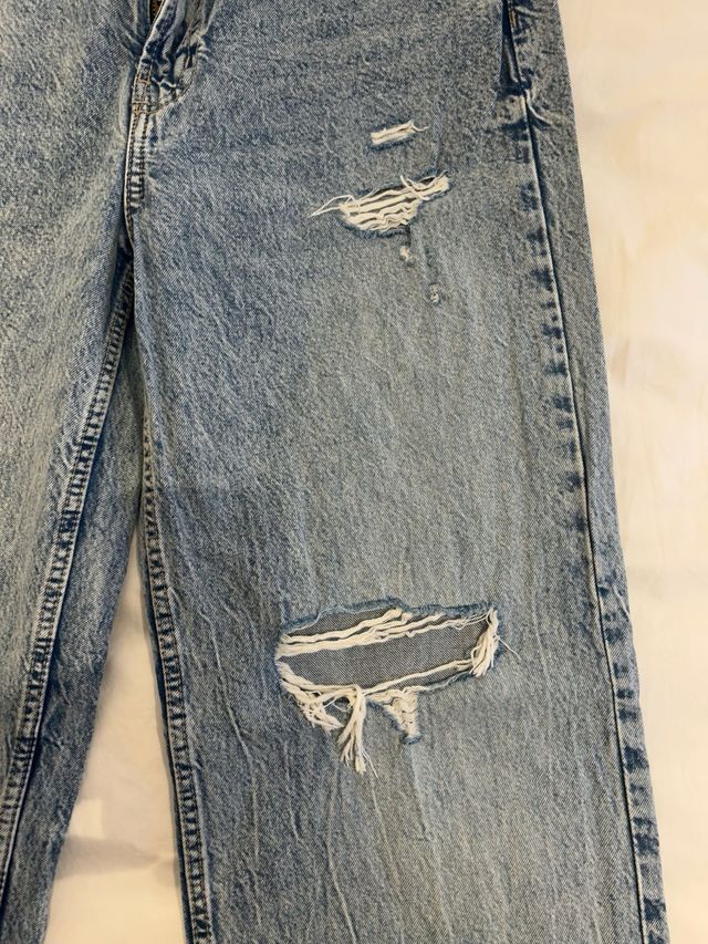 Jeans H&M roturas y desgaste T. 44 (equivale a 42)