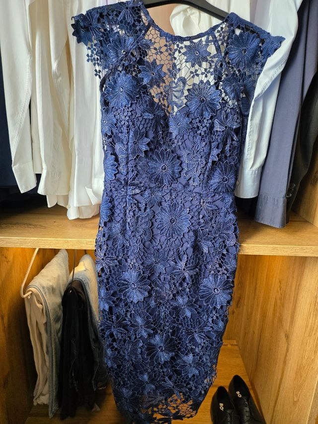 Vestido ASOS azul entubado encaje floral