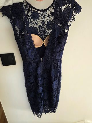Vestido ASOS azul entubado encaje floral