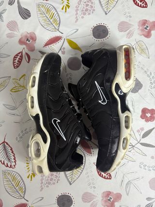 Nike TN Air Max Negras y Blancas