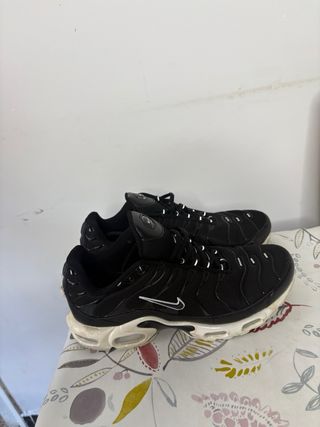 Nike TN Air Max Negras y Blancas