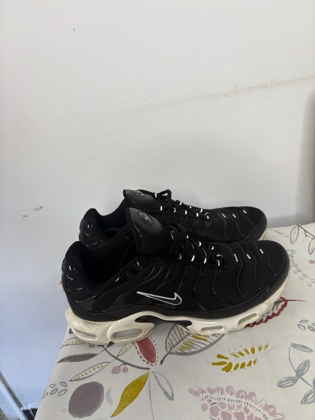 Nike TN Air Max Negras y Blancas