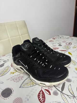 Nike TN Air Max Negras y Blancas