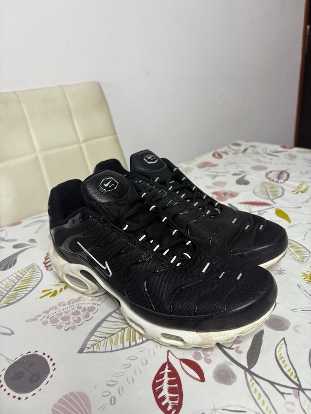 Nike TN Air Max Negras y Blancas