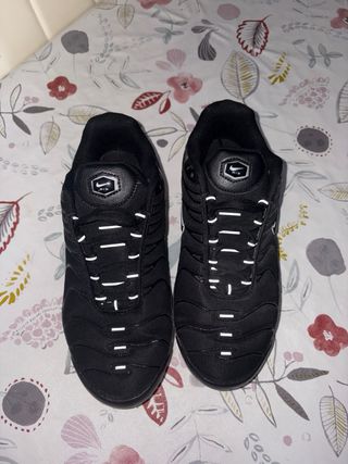 Nike TN Air Max Negras y Blancas