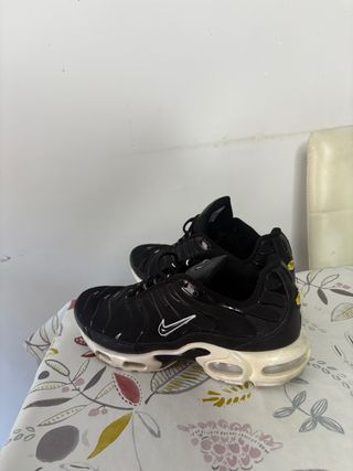 Nike TN Air Max Negras y Blancas