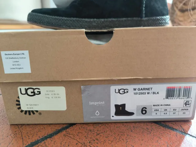 Stivali UGG neri con bottone