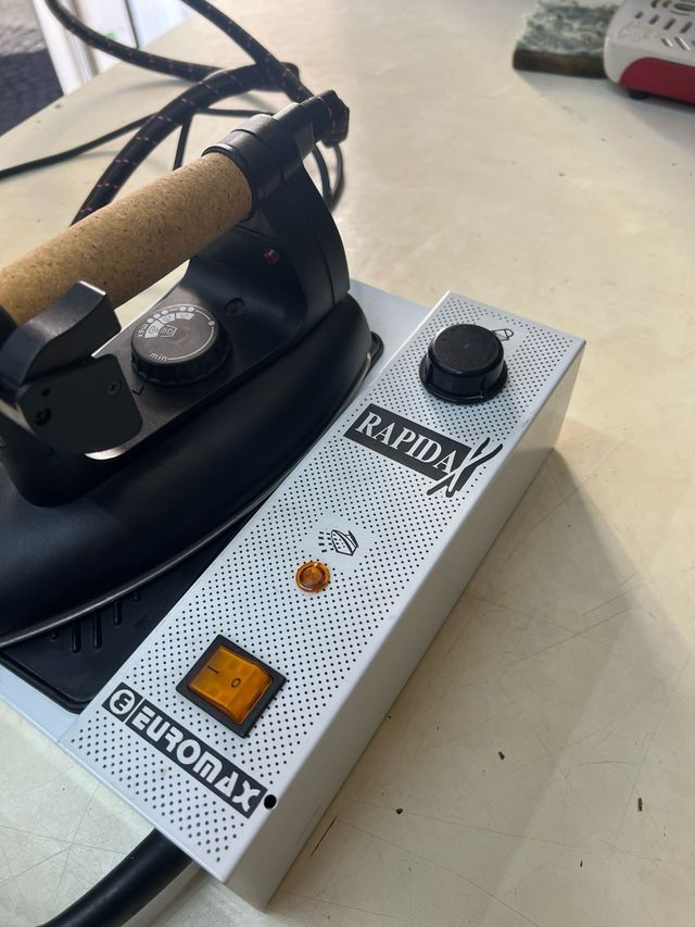 Ferro da stiro a vapore RapidaX.