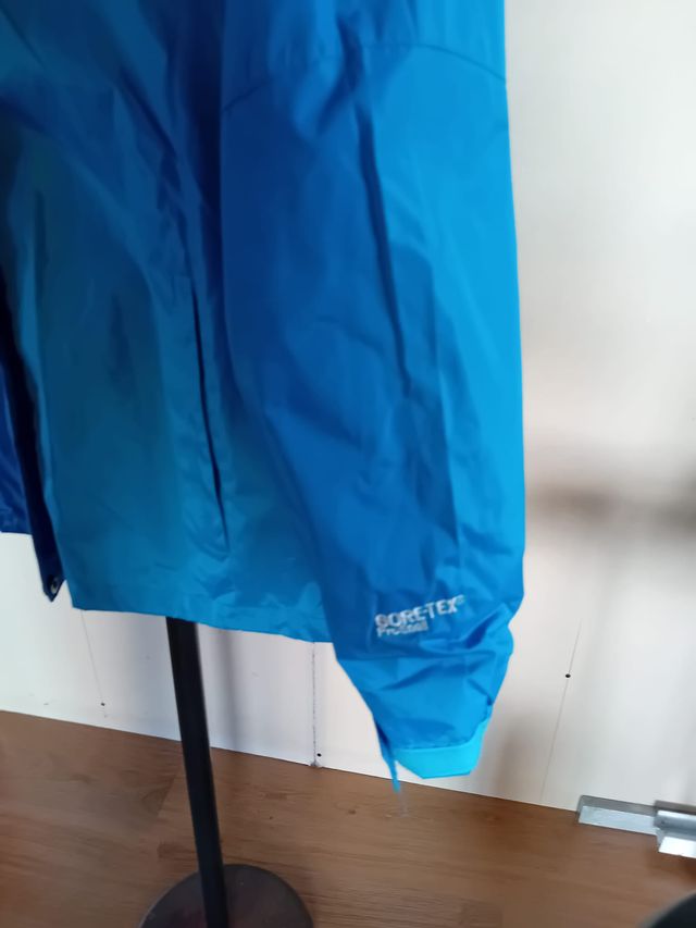 Cortavientos azul GORE-TEX
