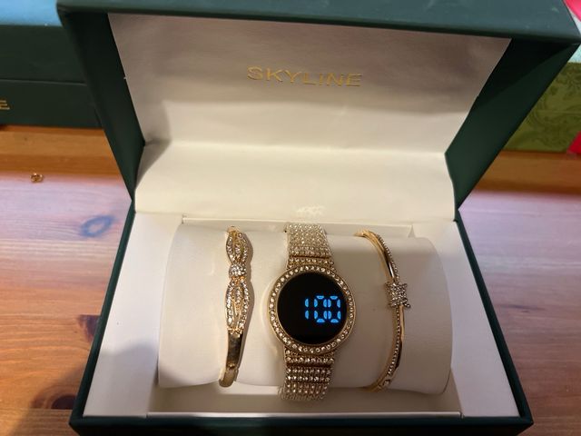 Reloj Skyline Dorado y Plateado