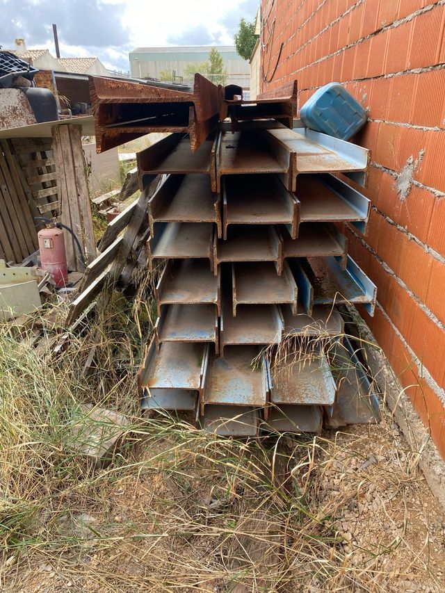 Vigas IPN 270 x 5000 mm
Macizo 40/30/6000