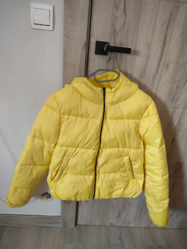 Plumas amarillo Primark talla S, pero da talla M.