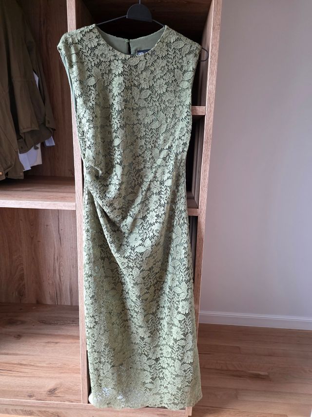 Vestido Zara encaje verde oliva