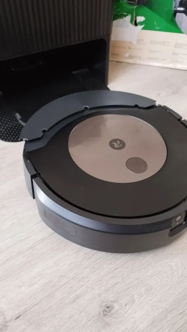 iRobot Roomba J9+ – Funciona pero faltan piezas –