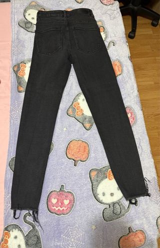 Pantalones vaqueros negros desgastados