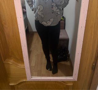 Pantalones vaqueros negros desgastados