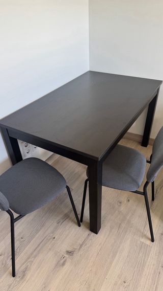 Mesa extensible y dos sillas