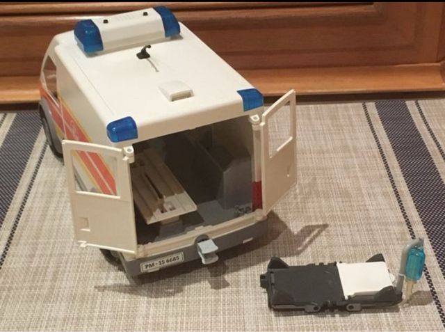 AMBULANCIA PLAYMOBIL 6685