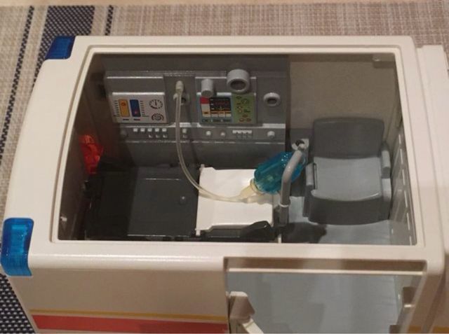 AMBULANCIA PLAYMOBIL 6685